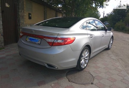 Hyundai Azera 2012  випуску Харків з двигуном 3 л бензин седан автомат за 12700 долл. 