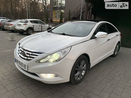 Hyundai Sonata 2010  випуску Вінниця з двигуном 2.4 л  седан автомат за 11200 долл. 