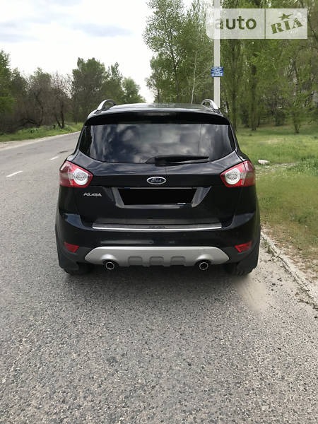 Ford Kuga 2010  випуску Дніпро з двигуном 2 л дизель позашляховик автомат за 12200 долл. 