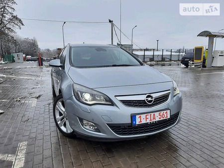 Opel Astra 2012  випуску Рівне з двигуном 1.6 л бензин універсал автомат за 7750 долл. 