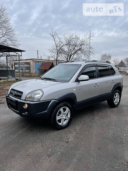 Hyundai Tucson 2006  випуску Дніпро з двигуном 0 л дизель позашляховик механіка за 8450 долл. 