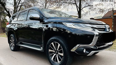 Mitsubishi Pajero Sport 2018  випуску Київ з двигуном 2.4 л дизель позашляховик автомат за 39750 долл. 