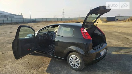 Fiat Punto 2008  випуску Луцьк з двигуном 1.4 л бензин хэтчбек механіка за 4200 долл. 