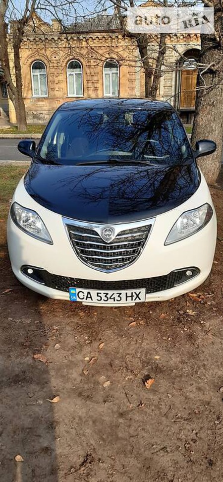 Lancia Ypsilon 2012  випуску Черкаси з двигуном 0.9 л бензин хэтчбек автомат за 6800 долл. 