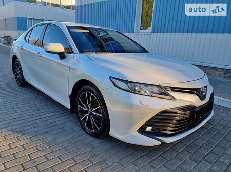 Toyota Camry 2019  выпуска Харьков с двигателем 2.5 л бензин седан автомат за 25000 долл. 