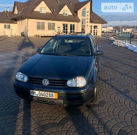 Volkswagen Golf 2002  выпуска Луцк с двигателем 1.6 л бензин универсал механика за 4350 долл. 