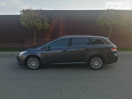 Toyota Avensis 2012  випуску Черкаси з двигуном 2 л дизель універсал механіка за 9950 долл. 