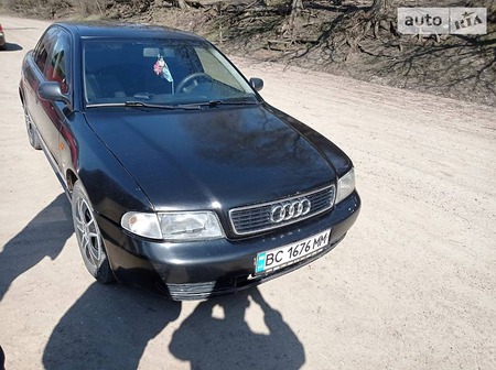 Audi A4 Limousine 1996  випуску Львів з двигуном 1.6 л бензин седан механіка за 2399 долл. 