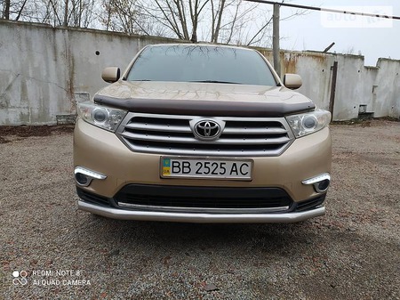 Toyota Highlander 2011  випуску Луганськ з двигуном 3.5 л бензин позашляховик автомат за 22000 долл. 