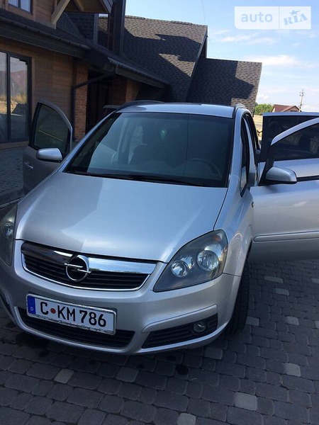 Opel Zafira Tourer 2005  випуску Чернівці з двигуном 2.2 л бензин універсал механіка за 5999 долл. 