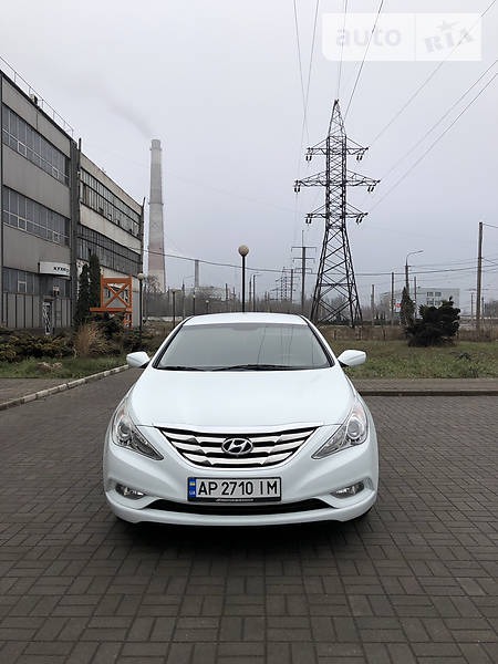 Hyundai Sonata 2010  випуску Запоріжжя з двигуном 2 л газ седан автомат за 9200 долл. 