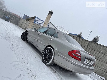 Mercedes-Benz E 200 2004  випуску Дніпро з двигуном 2 л  седан автомат за 6700 долл. 