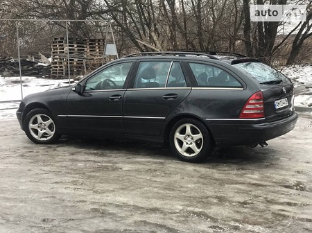 Mercedes-Benz C 270 2001  випуску Рівне з двигуном 2.7 л дизель універсал механіка за 4800 долл. 