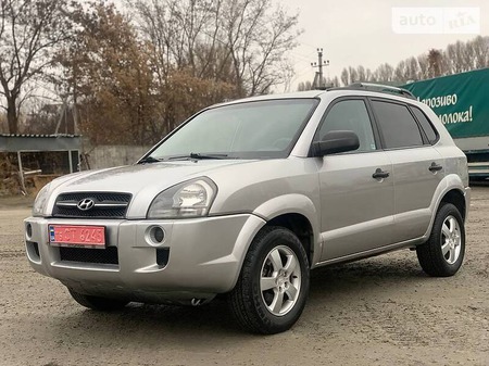 Hyundai Tucson 2006  випуску Дніпро з двигуном 2 л  позашляховик автомат за 7800 долл. 