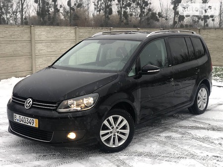 Volkswagen Touran 2012  випуску Луцьк з двигуном 2 л дизель мінівен автомат за 12399 долл. 