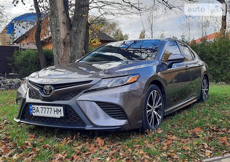 Toyota Camry 2018  випуску Кропивницький з двигуном 2.5 л бензин седан автомат за 25500 долл. 