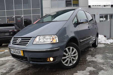 Volkswagen Sharan 2010  випуску Львів з двигуном 2 л дизель мінівен механіка за 8950 долл. 
