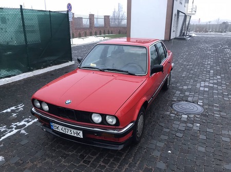 BMW 318 1985  випуску Рівне з двигуном 1.7 л бензин седан механіка за 1800 долл. 