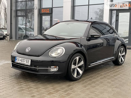 Volkswagen Beetle 2016  випуску Київ з двигуном 2 л дизель хэтчбек автомат за 16950 долл. 