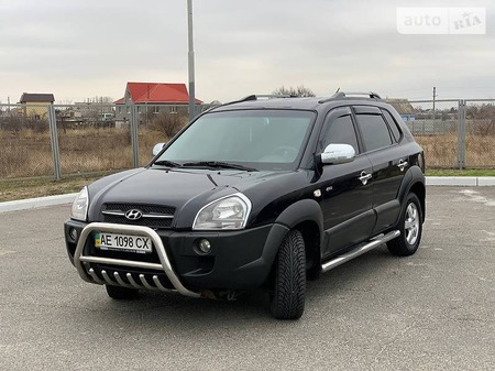 Hyundai Tucson 2008  випуску Дніпро з двигуном 2.7 л  позашляховик автомат за 9700 долл. 