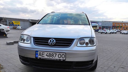 Volkswagen Touran 2005  випуску Дніпро з двигуном 1.6 л бензин мінівен механіка за 6500 долл. 