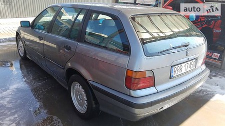 BMW 318 1995  випуску Івано-Франківськ з двигуном 1.7 л дизель універсал механіка за 950 долл. 