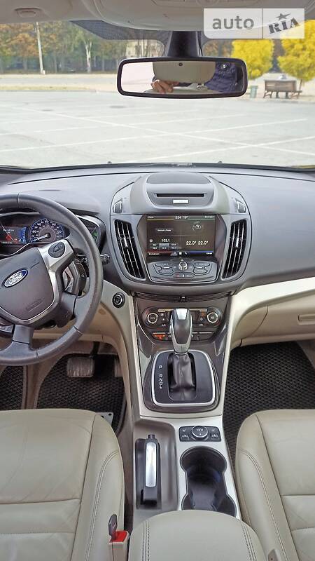 Ford C-Max 2015  випуску Запоріжжя з двигуном 2 л гібрид хэтчбек автомат за 15500 долл. 