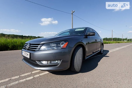 Volkswagen Passat 2015  випуску Львів з двигуном 1.8 л бензин седан автомат за 12600 долл. 