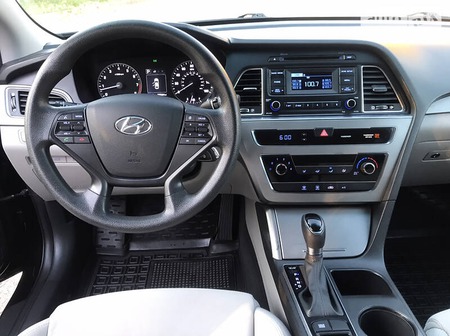 Hyundai Sonata 2014  випуску Рівне з двигуном 2.4 л бензин седан автомат за 10900 долл. 