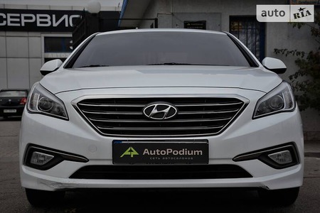 Hyundai Sonata 2016  випуску Миколаїв з двигуном 2 л газ седан автомат за 12899 долл. 