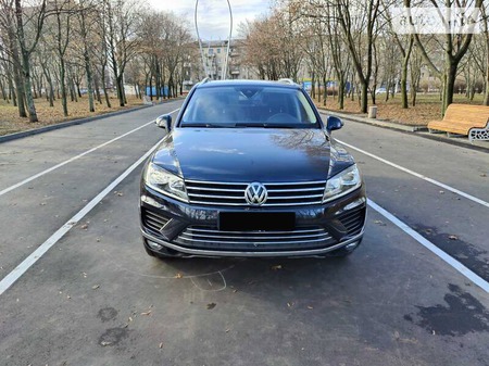 Volkswagen Touareg 2015  випуску Донецьк з двигуном 3 л дизель позашляховик автомат за 37999 долл. 