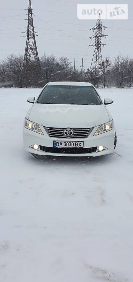 Toyota Camry 2012  випуску Кропивницький з двигуном 2.5 л бензин седан  за 17500 долл. 