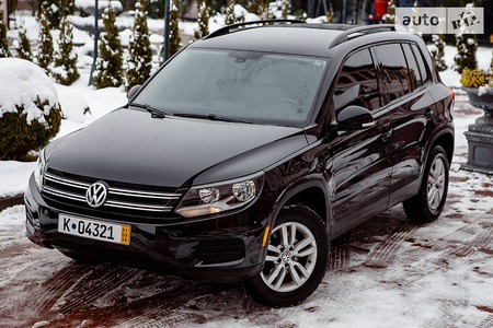 Volkswagen Tiguan 2016  выпуска Львов с двигателем 2 л бензин внедорожник автомат за 15500 долл. 
