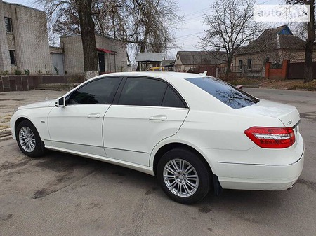 Mercedes-Benz E 200 2011  випуску Дніпро з двигуном 1.8 л бензин седан автомат за 14000 долл. 