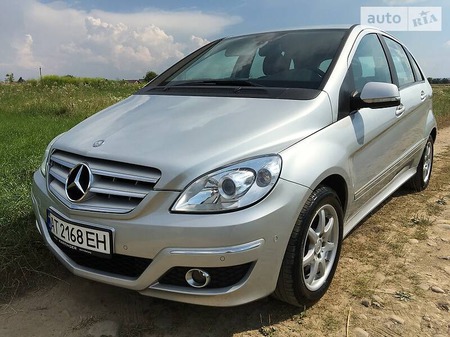 Mercedes-Benz B 180 2011  випуску Івано-Франківськ з двигуном 2 л дизель хэтчбек механіка за 9900 долл. 