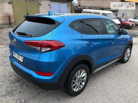 Hyundai Tucson 2018  випуску Дніпро з двигуном 2 л бензин позашляховик автомат за 17900 долл. 