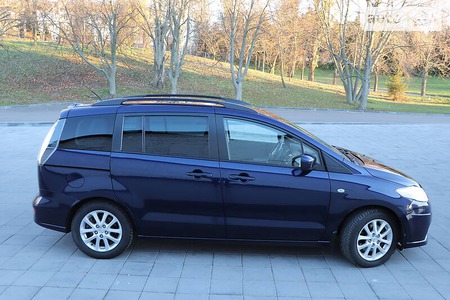 Mazda 5 2010  випуску Полтава з двигуном 2 л дизель мінівен механіка за 8555 долл. 