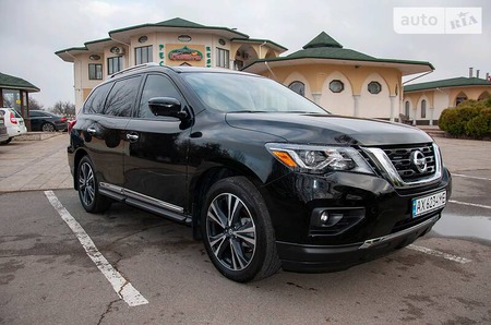 Nissan Pathfinder 2019  випуску Харків з двигуном 3.5 л бензин позашляховик автомат за 26500 долл. 