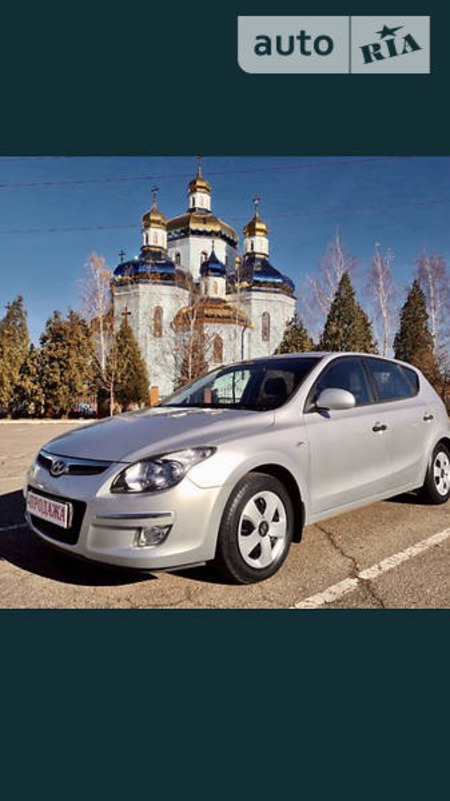 Hyundai i30 2010  випуску Дніпро з двигуном 1.4 л бензин хэтчбек механіка за 6299 долл. 