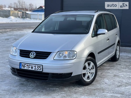 Volkswagen Touran 2003  выпуска Львов с двигателем 1.6 л бензин универсал механика за 5699 долл. 