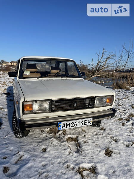 Lada 2105 1988  випуску Житомир з двигуном 1.5 л бензин седан механіка за 1550 долл. 