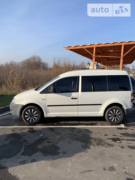 Volkswagen Caddy 2010  випуску Харків з двигуном 1.9 л дизель універсал механіка за 8300 долл. 