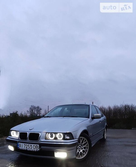 BMW 323 1997  випуску Одеса з двигуном 2.5 л  седан автомат за 4399 долл. 