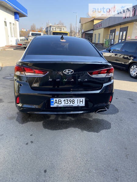Hyundai Sonata 2018  випуску Вінниця з двигуном 2.4 л бензин седан автомат за 14500 долл. 