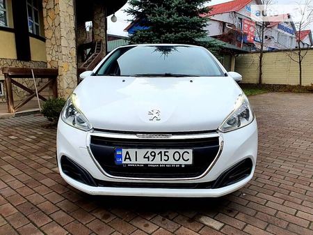 Peugeot 208 2015  випуску Київ з двигуном 1.2 л бензин хэтчбек автомат за 9200 долл. 