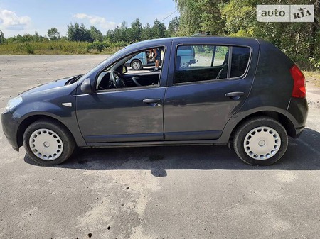 Dacia Sandero 2009  випуску Луцьк з двигуном 1.2 л  хэтчбек механіка за 4000 долл. 