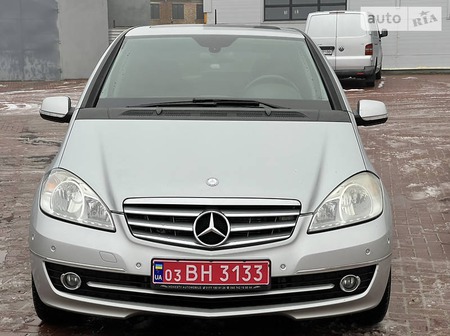 Mercedes-Benz A 200 2009  выпуска Ровно с двигателем 2 л бензин хэтчбек автомат за 7500 долл. 