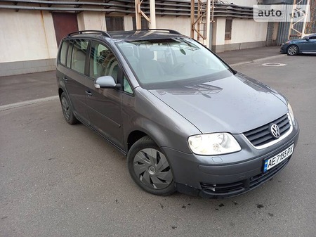 Volkswagen Touran 2005  випуску Дніпро з двигуном 1.6 л бензин мінівен механіка за 5800 долл. 