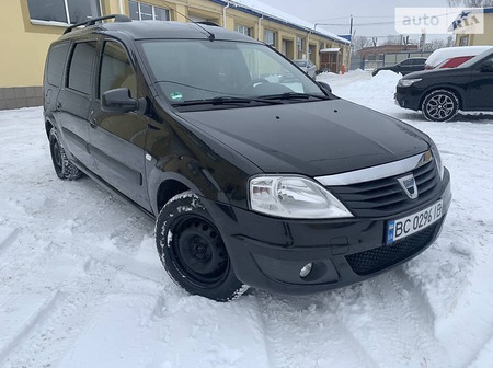 Dacia Logan MCV 2011  випуску Івано-Франківськ з двигуном 1.6 л  універсал механіка за 5700 долл. 