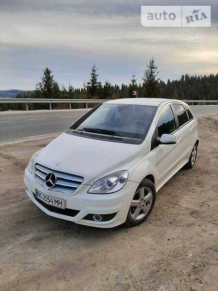 Mercedes-Benz B 180 2011  випуску Львів з двигуном 0 л  хэтчбек механіка за 9050 долл. 